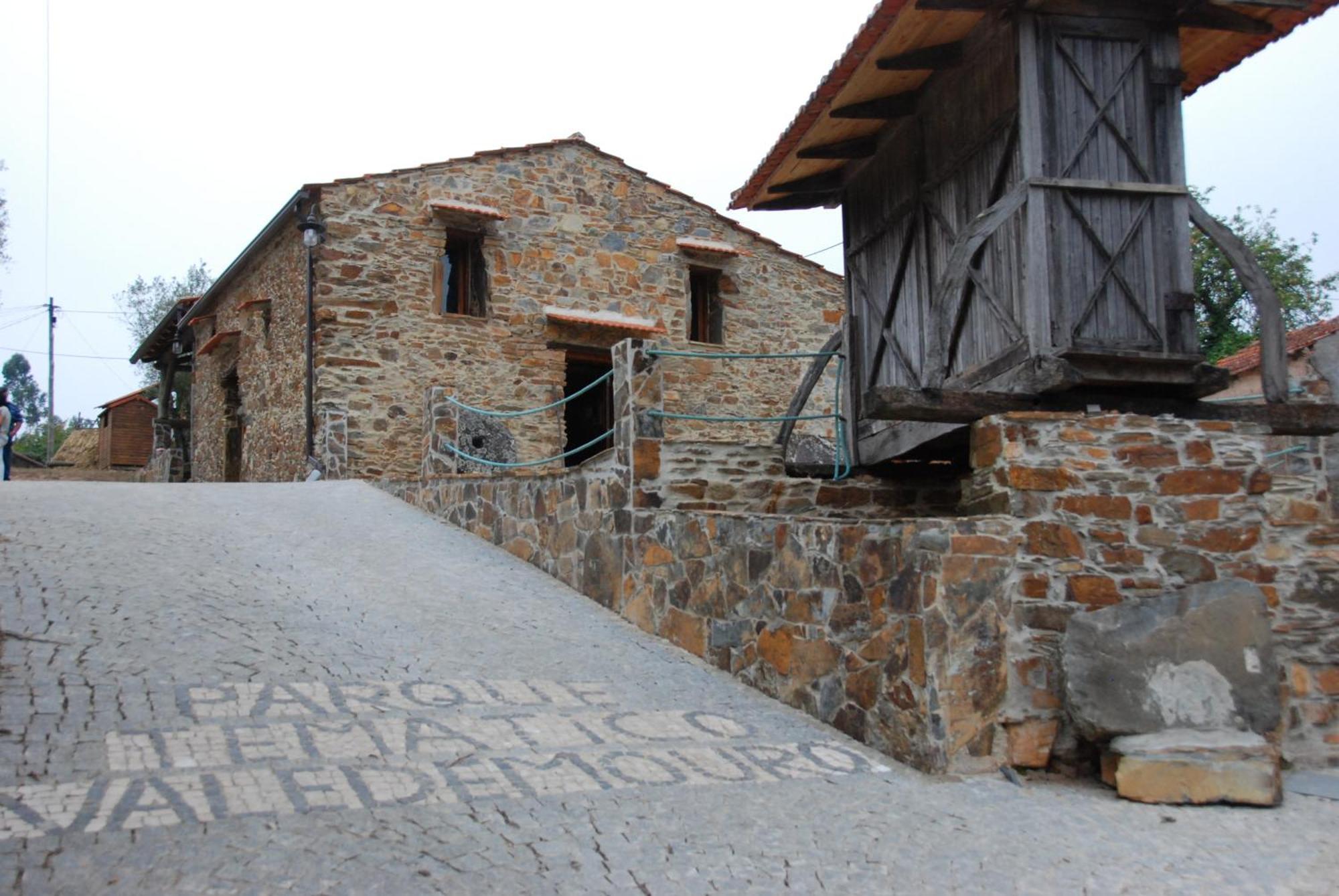 Parque Tematico Vale De Mouro Villa Eksteriør bilde